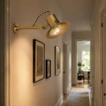 Bild in Gallery-Viewer laden, Matte brass wall light in a hallway