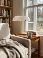 Charger l'image dans la visionneuse de galerie, Lampe de table Ferosa en forme de bateau – Finition laiton vintage pour salon moderne