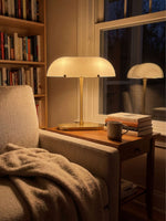 Charger l'image dans la visionneuse de galerie, Lampe de table Ferosa en forme de bateau – Finition laiton vintage pour salon moderne