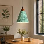 Bild in Gallery-Viewer laden, Clover floral pendant above round dining table in calm interior