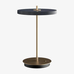 Charger l'image dans la visionneuse de galerie, Lampe de table en métal minimaliste moderne sculpturale Astris pour salon et bureau