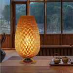 Bild in Gallery-Viewer laden, Handgefertigte Nachhaltige Bambus Tischlampe