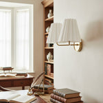 Cargar imagen en el visor de la Galería, Lámpara de pared moderna de tela plisada texturizada Ruffmeto para salas de estar