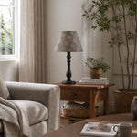 Bild in Gallery-Viewer laden, Vintage table lamp on a side table in a living room