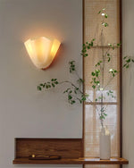Bild in Gallery-Viewer laden, Bellina Elegante Florale Glas-Wandlampe – Moderne Messing-Wandlampe für Schlafzimmer & Flur