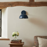 Cargar imagen en el visor de la Galería, Lámpara de pared minimalista Metio Dome: aplique de pared contemporáneo y colorido para dormitorio