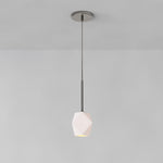 Cargar imagen en el visor de la Galería, Lámpara de techo escultórica de cristal facetado Talvior – Colgante minimalista ajustable para interiores del hogar