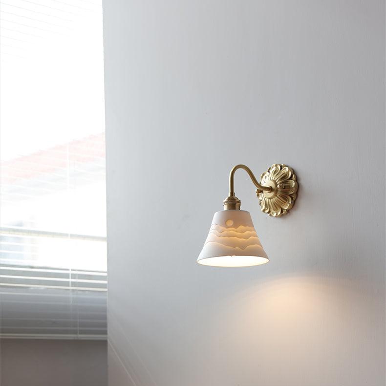 Applique murale en céramique nervurée Curvona avec bras incurvé - Luminaire d'intérieur moderne pour chambre, salon et couloir