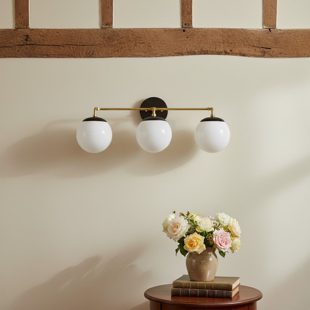 Aplique de pared de vidrio Glorica: lámpara de tocador vintage moderna