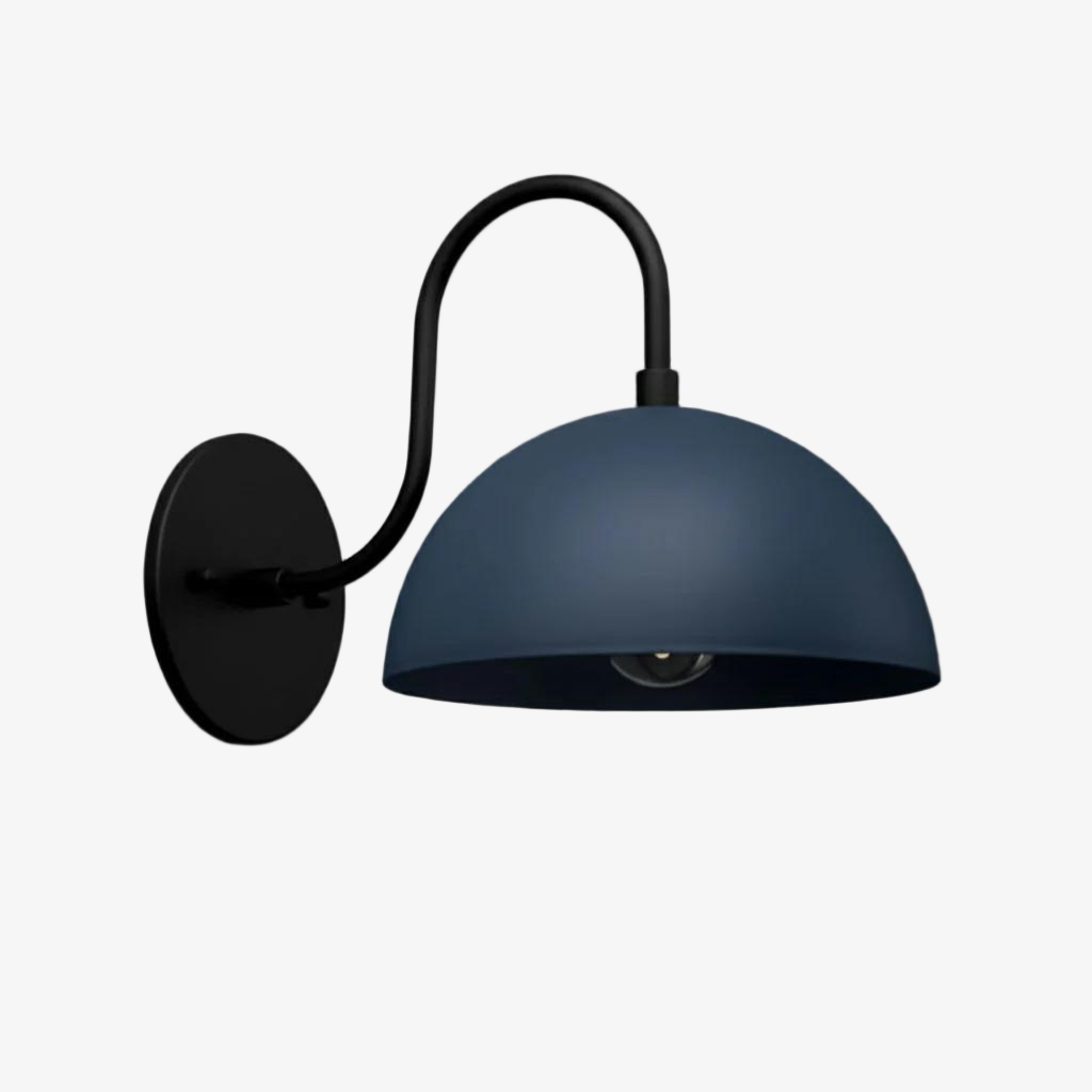 Aplique de pared industrial de metal Curva - Brazo curvo de latón - Luminaria de cúpula martillada