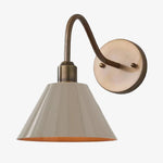 Charger l'image dans la visionneuse de galerie, Applique murale contemporaine en métal effilé Narix pour couloirs et chambres