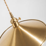 Bild in Gallery-Viewer laden, Smooth brass shade edge and socket connection detail