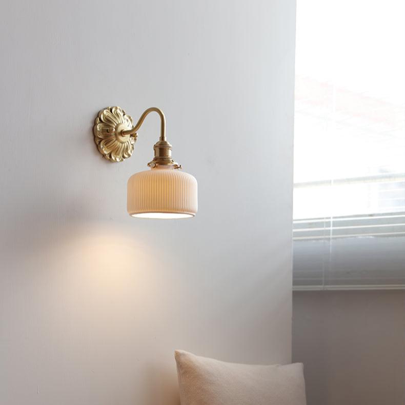 Applique murale en céramique nervurée Curvona avec bras incurvé - Luminaire d'intérieur moderne pour chambre, salon et couloir