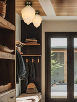 Charger l'image dans la visionneuse de galerie, Plafonnier fixe Art Déco en verre laiteux à boutons floraux