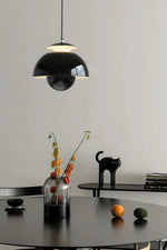 Cargar imagen en el visor de la Galería, Lámpara colgante nórdica de metal con forma de macarrón y capullo de flor LED con apertura superior