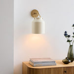 Charger l'image dans la visionneuse de galerie, Applique murale minimaliste Hanton – Applique en verre lait vintage avec accent en métal