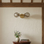 Cargar imagen en el visor de la Galería, Lámpara de tocador de baño moderna de estilo industrial Lumio Globe de cristal transparente