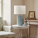 Bild in Gallery-Viewer laden, Ceruna Minimalistische Keramik-Tischlampe - Keramikfuß mit einem Lampenschirm aus Leinen