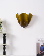Bild in Gallery-Viewer laden, Bellina Elegante Florale Glas-Wandlampe – Moderne Messing-Wandlampe für Schlafzimmer & Flur