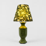 Bild in Gallery-Viewer laden, Vintage groene keramische tafellamp met botanische lampenkap