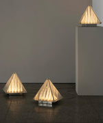 Bild in Gallery-Viewer laden, Fragment Tischlampe