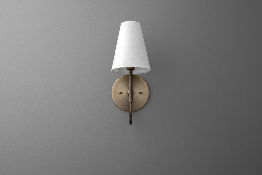 Applique murale traditionnelle Curva Metal Collection - Finition laiton avec abat-jour