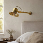 Bild in Gallery-Viewer laden, Matte brass wall light in a bedroom