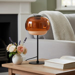 Charger l'image dans la visionneuse de galerie, Lampe de table Clinco en verre teinté, silhouette de champignon – Luminaire design polyvalent pour buffet ou table de chevet