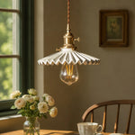 Charger l'image dans la visionneuse de galerie, pleated ceramic pendant light 18