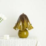 Cargar imagen en el visor de la Galería, Lámpara de mesa de cristal escultórico Bellina: iluminación moderna y minimalista para salón o dormitorio