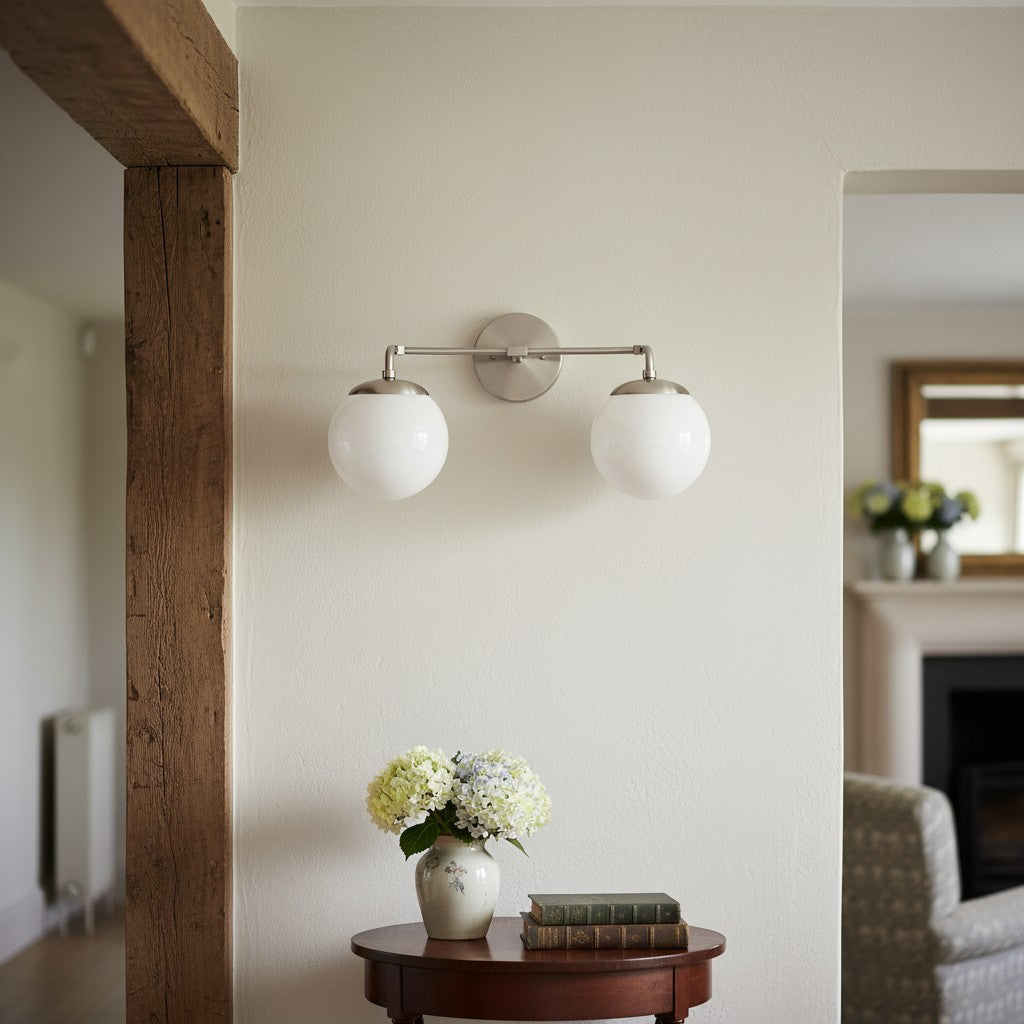 Aplique de pared de vidrio Glorica: lámpara de tocador vintage moderna
