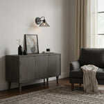 Cargar imagen en el visor de la Galería, Aplique de pared Aurenza con brazo curvo y forma de globo: lámpara de pared industrial moderna para baño, dormitorio y pasillo.