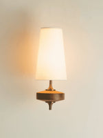 Cargar imagen en el visor de la Galería, Aplique de pared Rowan Retro con pantalla de tela: iluminación clásica de tela para el dormitorio
