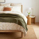 Bild in Gallery-Viewer laden, Brina Contemporary Tischlampe - Glas Schreibtischlampe mit USB-Ladeanschluss