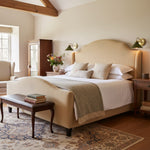 Charger l'image dans la visionneuse de galerie, Applique murale globe à bras courbé Aurenza – Lampe murale industrielle moderne pour salle de bain, chambre et couloir