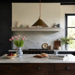 Cargar imagen en el visor de la Galería, Brown leather pendant lamp in a warm kitchen setting