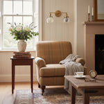 Charger l'image dans la visionneuse de galerie, Applique murale géométrique linéaire Lumio Globe – Luminaire moderne pour salle de bain, idéal pour les zones miroir et lavabo