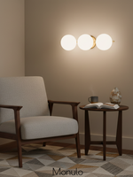 Bild in Gallery-Viewer laden, Alessora 3 Licht Glas Kugel Wandleuchte - Opal Globus Badezimmerlampe