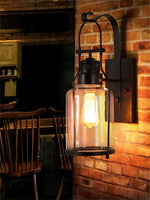 Cargar imagen en el visor de la Galería, Aplique de pared industrial – Lámpara de exterior vintage americana de hierro con pantalla de cristal