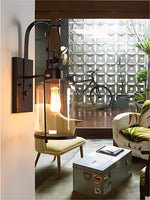 Cargar imagen en el visor de la Galería, Aplique de pared industrial – Lámpara de exterior vintage americana de hierro con pantalla de cristal