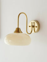 Cargar imagen en el visor de la Galería, Aplique de pared de vidrio con poste curvo Bauhaus