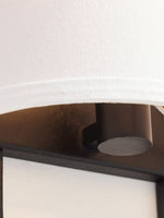 Cargar imagen en el visor de la Galería, Lámpara de pared con pantalla de tela Nolvara: aplique moderno para dormitorio con una iluminación acogedora