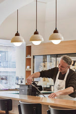 Cargar imagen en el visor de la Galería, Lámpara colgante de madera de travertino con diseño de capullo de flores