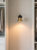 Bild in Gallery-Viewer laden, Industrielle moderne konische Wandleuchte mit klarer Metallsilhouette