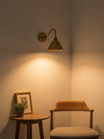 Bild in Gallery-Viewer laden, Industrielle moderne konische Wandleuchte mit klarer Metallsilhouette