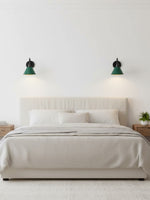 Bild in Gallery-Viewer laden, Industrielle moderne konische Wandleuchte mit klarer Metallsilhouette