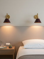 Bild in Gallery-Viewer laden, Industrielle moderne konische Wandleuchte mit klarer Metallsilhouette