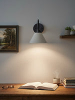 Bild in Gallery-Viewer laden, Industrielle moderne konische Wandleuchte mit klarer Metallsilhouette