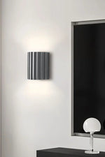 Cargar imagen en el visor de la Galería, Lámpara de pared moderna de resina acanalada