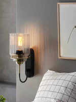 Cargar imagen en el visor de la Galería, Aplique de pared moderno de latón acanalado y vidrio - Lámpara de tocador para espejos de baño